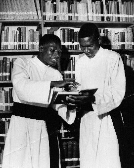 Een groot aantal Witte Paters is nog werkzaam  in de Afrikaanse Diocesane Groot-Seminaries