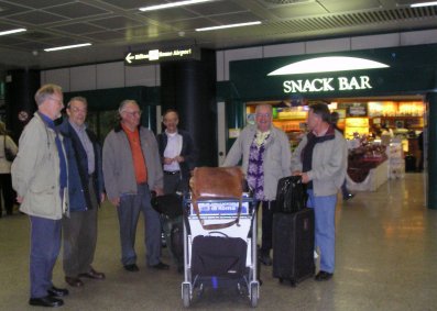 Aankomst in Rome van de Nederlandse Delegatie op het Kapittel van de Witte Paters: Paters Piet Kramer en Jacques van Nieuwenhove