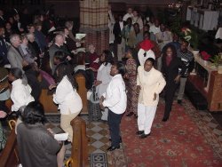 Internationale mis Den Haag Marthakerk: 

intocht van het afrikaanse koor