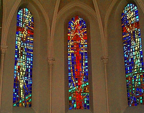glas-in-lood ramen kapel van Mours