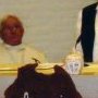 Zr. Jeanne Simons en pater Frits van Asten in de kapel